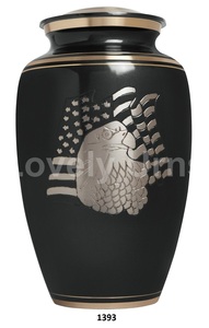 Urnes de crémation en laiton d'ardoise de drapeau américain gravé pour le sac libre de velours de cendres humaines - Product Image 2