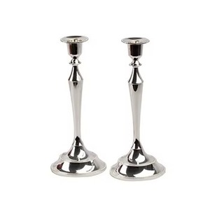 Fantastiques bougeoirs en métal ajoutent une élégance intemporelle à n'importe quel espace, complétant facilement le décor moderne et traditionnel. - Product Image 3