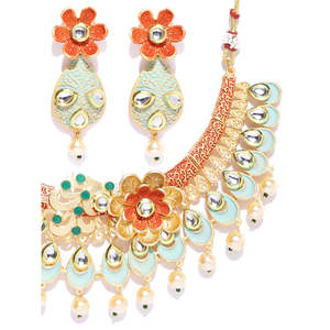Ensemble de bijoux ethniques Priyaasi plaqué or, 3 pièces, motif floral, avec perles Kundan multicolores, pour les occasions de fête et festives - Product Image 3
