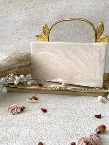 Admirable Handmade Resin Fashion Clutch pour femmes par De Casa Decor - Product Image 3