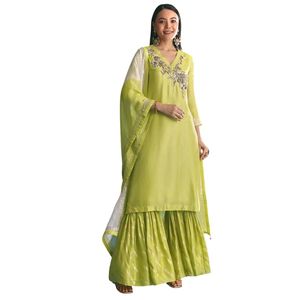Costume de Kurta Sharara en soie russe verte avec Gotta Work Tenue de fête ethnique élégante pour femmes pour les célébrations de mariage - Product Image 1