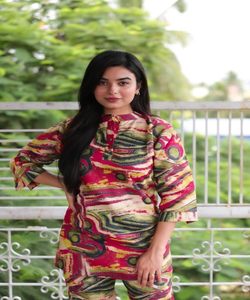 Chic élégant Fusion Salwar Kameez robe de style pakistanais moderne en tissu traditionnel pour les fêtes Kurta - Product Image 4