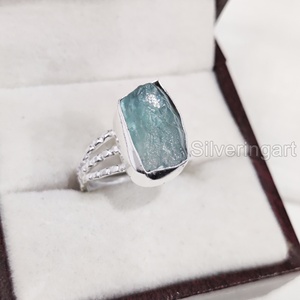 Bague pour femme en argent sterling 925 avec pierre brute naturelle d'apatite bleue et bande ornée, bijoux de mariage et de Noël - Product Image 3