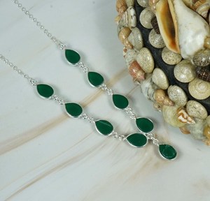 Collar con colgante de plata de ley 925 hecho a mano, piedra preciosa con forma de pera de ónix verde Natural, clásico para boda, joyería fina de Navidad - Product Image 1