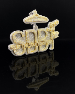 Colgante Hip Hop Personalizado con Inicial en Acero Inoxidable con Diamantes - Product Image 2