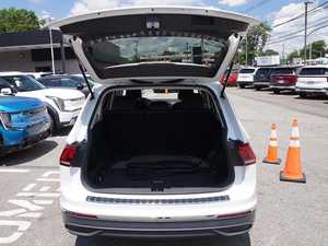 Nuevo/Último Modelo 2023 SE 4Motion Blanco Limpio Usado con Llantas de Aleación R17 Izquierdas, Sistema de Navegación en Cuero, Arranque Remoto y Paquete Ultimate - Product Image 2