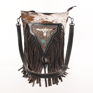 Bolso cruzado occidental hecho a mano para mujer, flecos de cuero de gamuza bohemio con parche floral, monedero de transporte oculto para mujer - Product Image 1