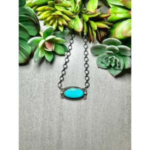 Collier en turquoise de Kingman et argent sterling, fabriqué par des artisans Navajo, bijou culturel de collection, pièce unique - Product Image 1