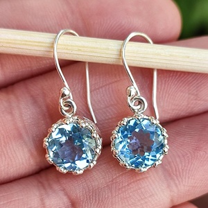 Boucles d'oreilles pendantes faites à la main en argent sterling 925 avec topaze bleue, pierre de naissance de décembre, cadeau de bijoux - Product Image 1