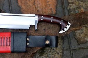 Épée à lame personnalisée de la meilleure qualité, fabriquée à la main, en acier Damas carbone, à prix avantageux - Product Image 3