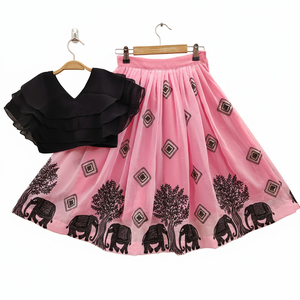 Vestido de Fiesta Largo para Niñas, Estilo Étnico, Lehenga Choli Rosa, Marca Shoryam, con Elegante Top Negro en Capas - Product Image 1