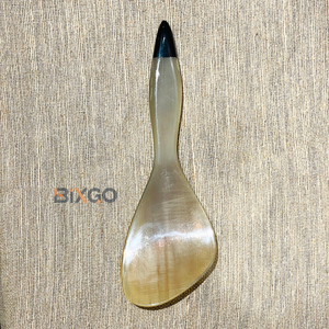 Una cuchara para servir arroz Premium hecha de cuerno de búfalo, hecha a mano en Vietnam - Product Image 5