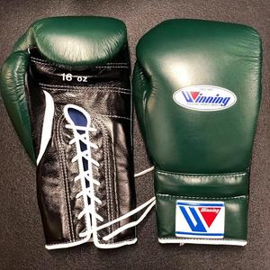 Gants de boxe professionnels en cuir véritable noir de haute qualité à lacets pour le kickboxing et le sparring - Légers et anti-humidité - Product Image 6