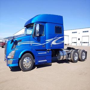 Camion tracteur Volvo VNL64T730 2015 - Conventional - Sleeper Truck, Euro 4, Transmission Automatique, Véhicule Logistique Haute Capacité - Product Image 1