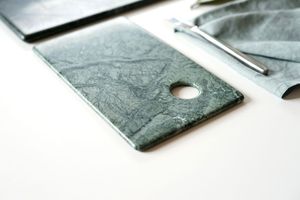 Tabla de Cortar de Mármol Clásica para Decoración de Cocina Tradicional que Combina Utilidad con Elegante Artesanía en Piedra - Product Image 2