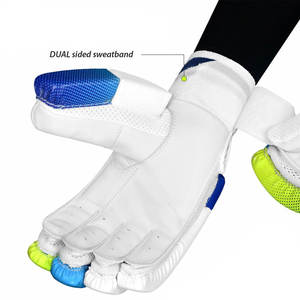 Gants de cricket légers faits sur mesure en gros Nouvelle arrivée Gants de cricket de haute qualité avec toutes les tailles disponibles - Product Image 3
