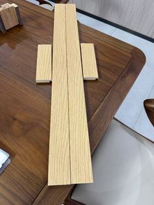 Moldura de Rodapié Moderna de MDF Enchapado en PVC con Imprimación Blanca, Ecológica, con Acabado de Madera Sólida de Pino y Roble, para Interiores de Villas y Hoteles - Product Image 2