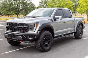 Ford F-150 Raptor 2023 Usado, Motor V8 Supercargado de 700 hp, Tracción en las Cuatro Ruedas, Techo Corredizo y Paquete de Puerta Trasera, Mayormente sin Modificaciones - Product Image 4