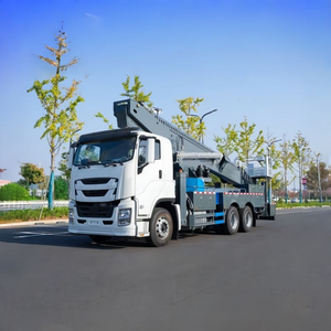 Camion nacelle télescopique avec système de contrôle de sécurité - Product Image 1