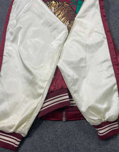 Veste universitaire en satin pour hommes en gros, de haute qualité, style lettreman, col montant, poches latérales - Product Image 4