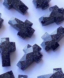 Pierre précieuse croisée en grès bleu naturel Fabrication de bijoux en grès bleu sculpté élégant et unique - Product Image 3