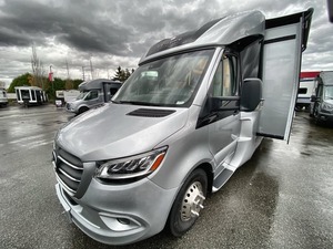 Mini Autocaravana Moderna Euro6 de Lujo, Remolque para Campamento, Todoterreno, para 4-6 Personas, Premium, Ligera, con Horno Microondas - Product Image 2