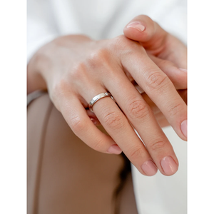 Bagues de mariage classiques en diamant taille princesse et bagues assorties élégamment avec plusieurs tons de métal - Product Image 2