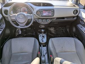 Toyota Yaris L 2016, 2 portes, hayon, automatique, sièges en cuir, intérieur foncé, caméra de recul, taille des pneus R16, moteur 4L essence/électrique - Product Image 5