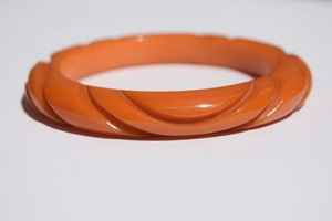 100% Bracelets en résine transparente de meilleure qualité pour femmes Bracelet de mariage romantique Couleurs chaudes disponibles par l'artisanat croissant - Product Image 2