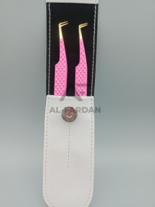 Pinzas de extensión de pestañas de ángulo de 90 grados de Color rosa fuerte Punta de oro Agarre de diamante Pinzas de volumen de pestañas de acero inoxidable sostenibles - Product Image 5