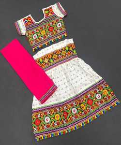 Navratri คอลเลคชั่นพิเศษ Lahenga Choli ตลาดราคาต่ำสุดสุราษฏร์เสื้อผ้าชาติพันธุ์คุชราต - Product Image 5