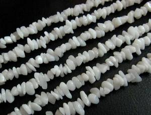 Agate blanche naturelle non coupée perles de puce de forme libre 4mm-8mm graduées meilleure qualité perles brin 34 pouces de Long - Product Image 2