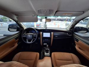 CLEAN- TITLE- USED -2023 -TOYOTA- FORTUNER- READY -TO-SHIP - DOOR TO DOOR DELIVERY Pas encore d'avis - Product Image 6