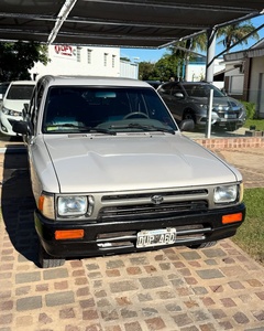 Toyota Hilux DLX DOB d'occasion de 2001, en bon état - Product Image 1