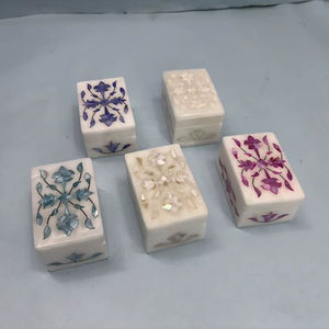 Elegante Joyero de Mármol Hecho a Mano en India, Forma Rectangular con Incrustaciones de Nácar, Artesanía Decorativa, Almacenamiento de Piedras - Product Image 1