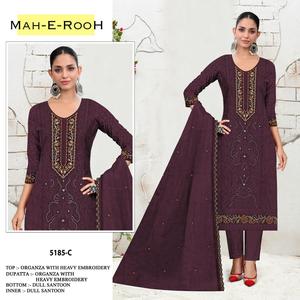 Costume pakistanais de luxe avec broderie à paillettes de 3mm et travail élégant en khatli, parfait pour les occasions de fête et de mariage - Product Image 4