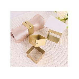 Lot de quatre anneaux de serviette en métal couleur or de forme carrée porte-anneaux en tissu pour la fête de mariage et l'événement - Product Image 1