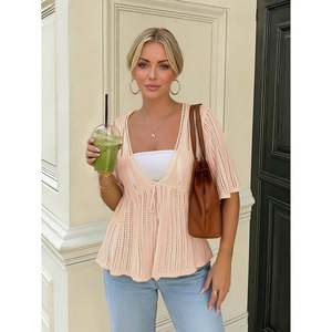 Top de punto de ganchillo con cuello en V y manga corta color albaricoque para mujer con peplum y lazo frontal - Product Image 3