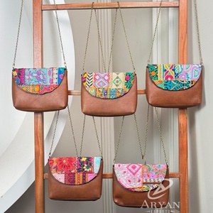 Bolso bandolera de cuero genuino 100% con diseños personalizados y bordado floral, bolso cruzado con cadena hecho a mano, bolso elegante boho-hippie - Product Image 1