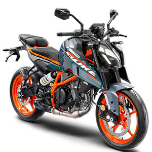 Motocicleta KTM Duke 390 de ingeniería avanzada, ideal para importadores globales y conductores principiantes. - Product Image 3