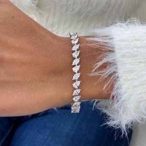 Brazalete de Tenis Clásico de Lujo en Oro Blanco de 14K con Diamantes de Laboratorio de 8.96 Ct, Corte Pera y Marquesa, VS1, Certificado IGI, Engaste de Puntas - Product Image 6