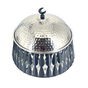 Marmite design élégante avec couvercle à motif martelé Casserole de luxe pour servir des aliments Décoration de table à manger Hôtels et événements spéciaux - Product Image 2