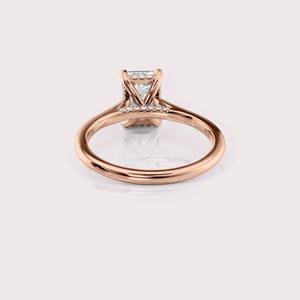 Bague de fiançailles solitaire en or rose jaune/blanc 14 carats avec diamant taille émeraude, plaqué rhodium, certifiée IGI, classique, de la marque Avina Jewels - Product Image 4