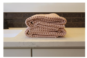 Serviettes de bain 100% coton de haute qualité en gros gaufré texturé 75*150cm 330GSM serviettes de bain multicolores - Product Image 5