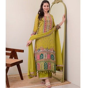 Salwar Kameez de style pakistanais de qualité supérieure avec miroir et Dupatta assorti pour un look de mariée au meilleur prix - Product Image 1