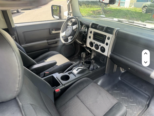 Toyota FJ Cruiser Usado Recientemente - 4x4 - Volante a la Izquierda - 2010 - Emisiones Ecológicas - Listo para Enviar - Product Image 2