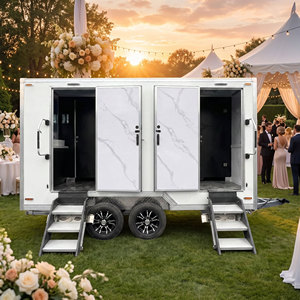 Toilettes mobiles de qualité supérieure à 2 compartiments avec lavabo pour concerts en plein air et rassemblements publics - Product Image 1