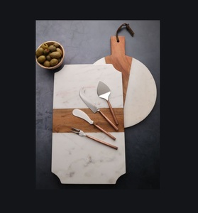 Tabla decorativa de mármol y madera apta para alimentos para queso y aperitivos con diseño resistente perfecto para uso diario en la cocina - Product Image 2