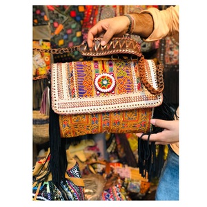 Bolso de mano con bordado Vintage de lujo hecho a mano indio, bolso Banjara de algodón para mujer, bolsos de hombro de moda personalizados para compras de noche - Product Image 6