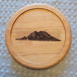 Juego de 2 Tablas de Cortar de Madera de Acacia al por Mayor, Utensilios de Cocina con Sistema de Goteo de Jugos, Sostenibles y Aptas para Lavavajillas, Crescent Crafts - Product Image 1